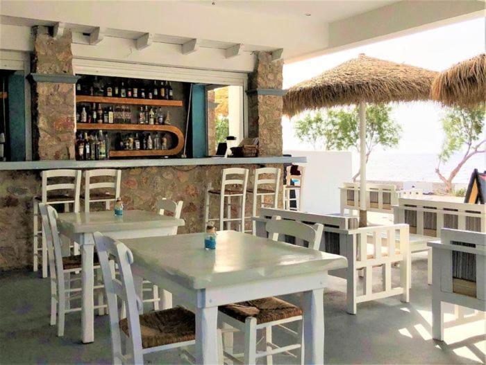 Happy Fish Rooms- Beachfront Perissa  Dış mekan fotoğraf